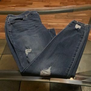 Maurice’s size Medium Regular